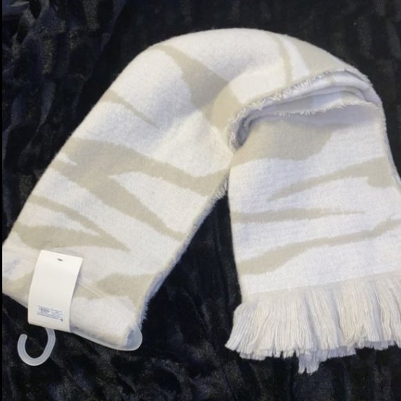 A New Day Blanket Scarf Zebra Print  Beige - Picture 3 of 5